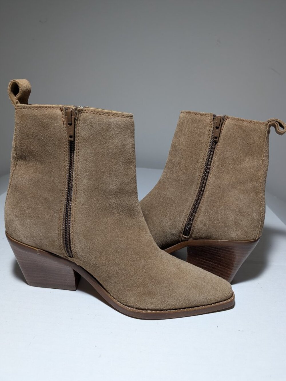 House of Harlow 1960 Leather Suede Pointed Toe Stacked Heel Bootie Sz 8 Tan